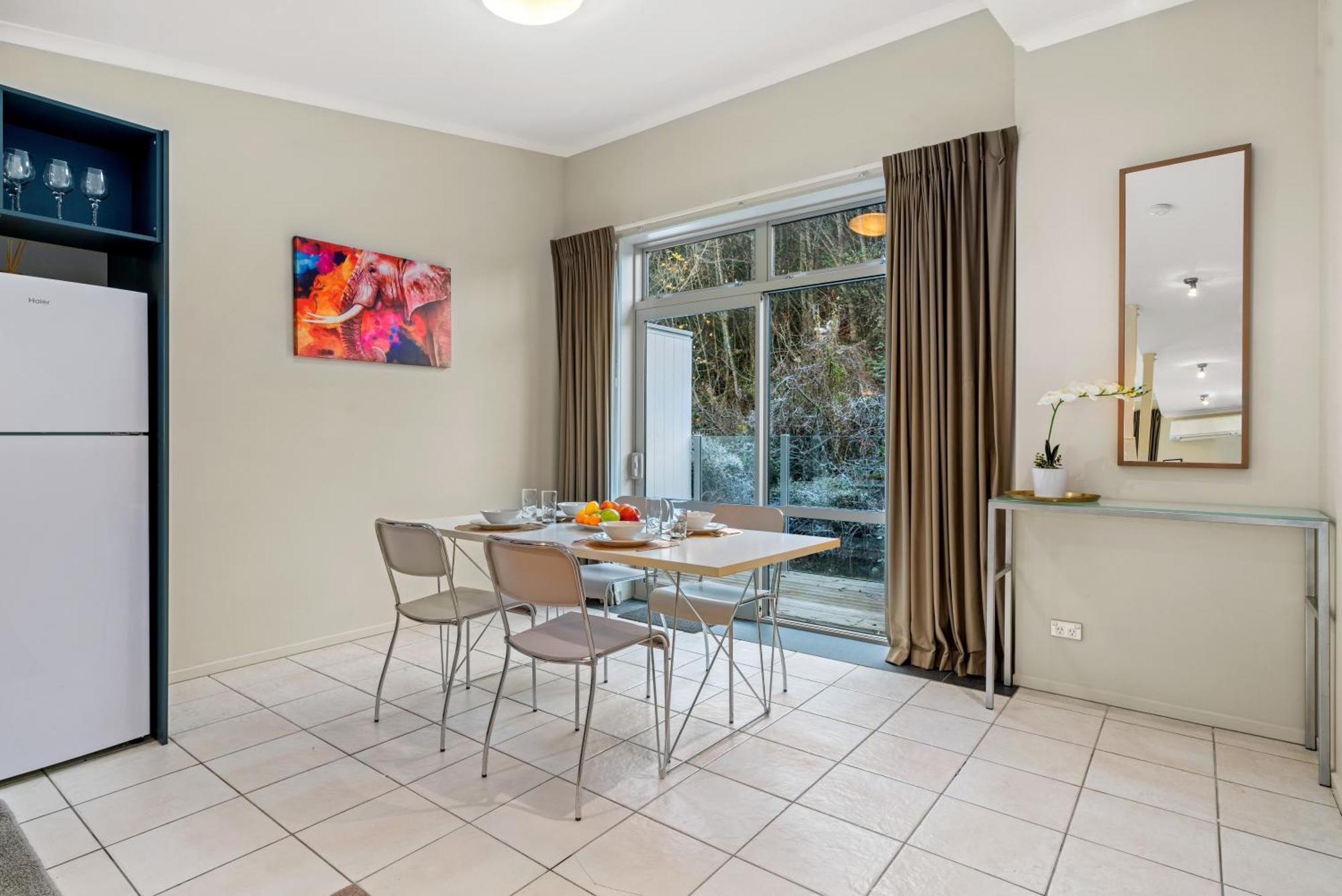 2-Bedroom Apartment With Lake & Mountain View - Beechwood ควีนส์ทาวน์ ภายนอก รูปภาพ